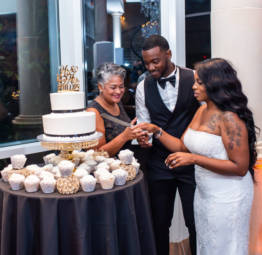 Atlanta-Wedding-Planner-Cake-Cutting