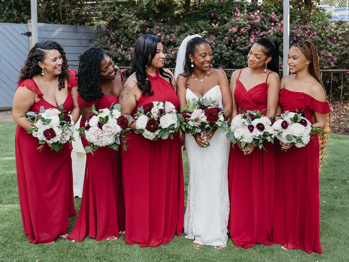 Photography: @nikkimphoto
Venue: Piedmont Garden Tent 
Florist: @rittenhousedesigns